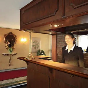Lafayette Hotel